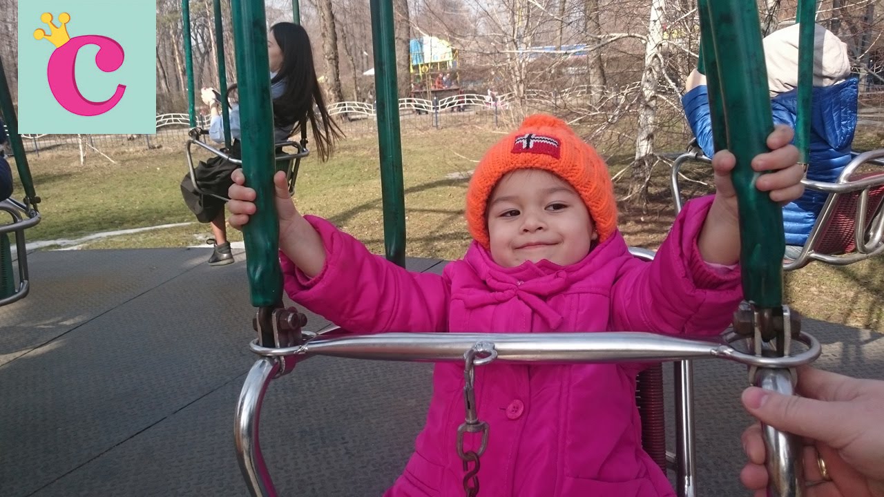 София гуляет в центральном парке (ЦПКиО) Горького Entertainment Central Park Gorky ► София маленькая