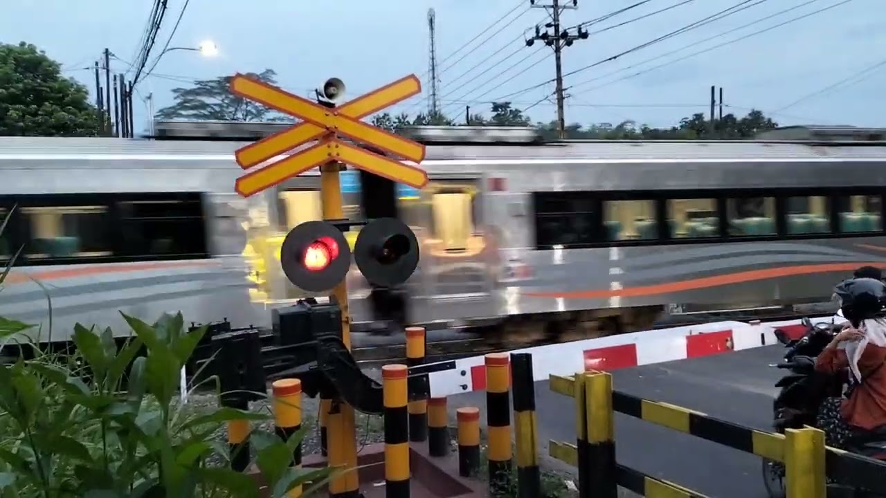 RAILWAY CROSSING||KA SAWUNGGALIH||PALANG PINTU KERETA API JPL 363A