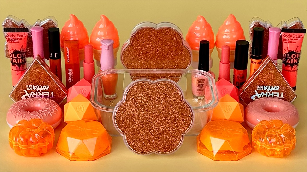 ORANGE SLIME 🧡 Mixing makeup and glitter into Clear Slime. Satisfying Slime Videos 1080p.