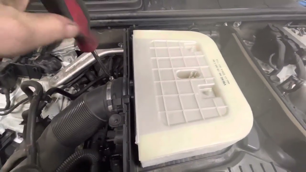 2017 AUDI Q7 ENGINE COVER / AIR FILTER HOUSING REMOVAL