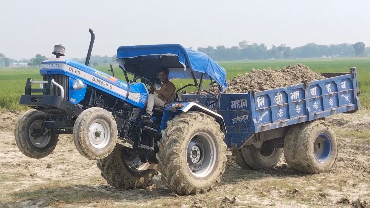 Parwindera madloder se mitti loading ho raha hai sonalika Di 60 ट्रैक्टर बुरी तरह से फंस गया है 🥺