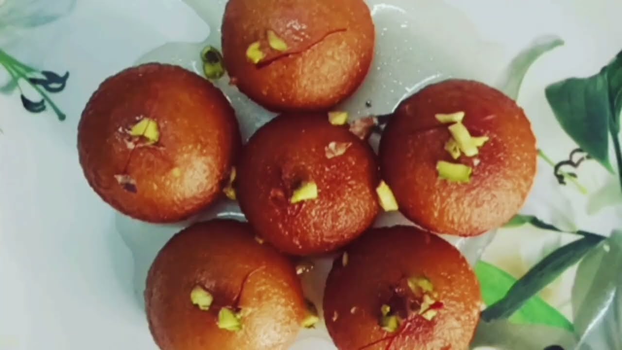 Suji Ke Gulab Jamun (सूजी के गुलाब जामुन)