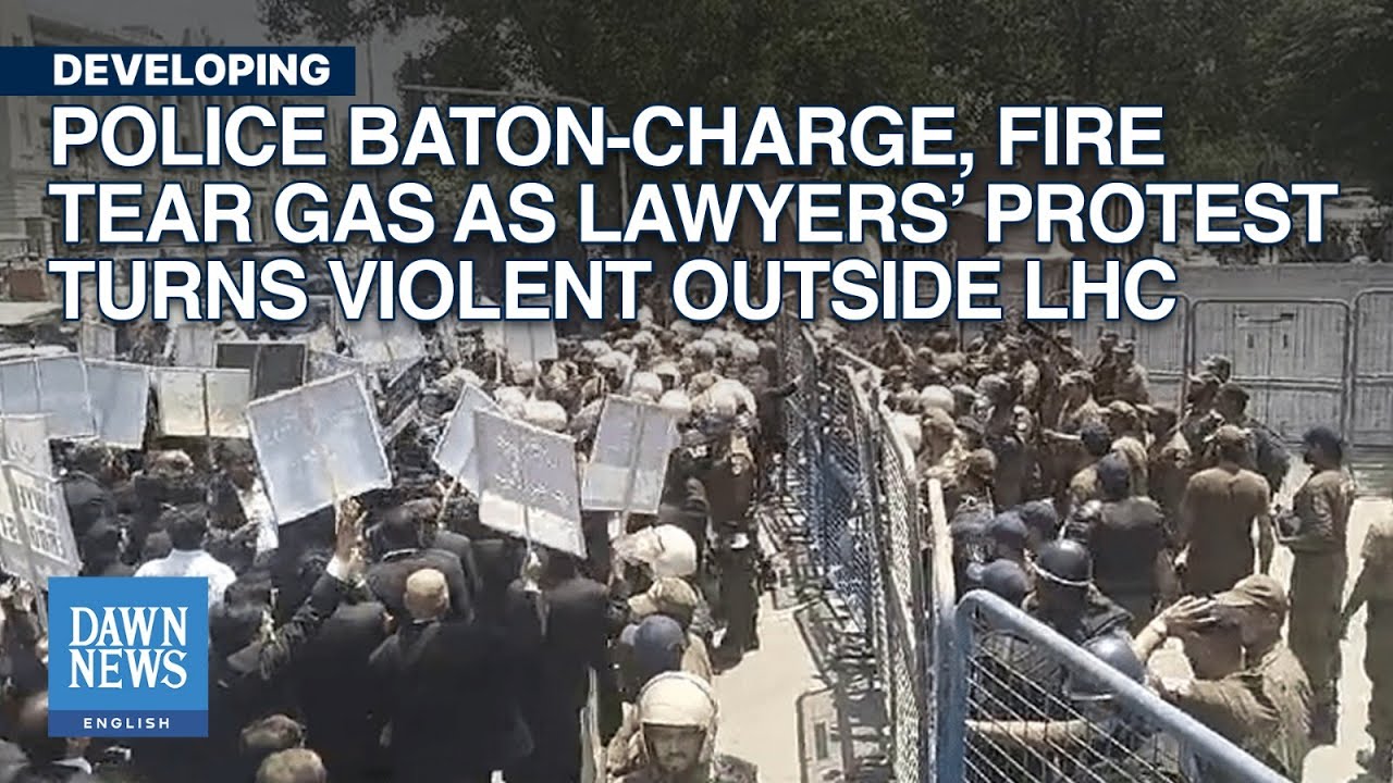 Police Baton-Charge, Fire Tear Gas As Lawyers&rsquo; Protest Turns Violent Outside LHC | Dawn News English
