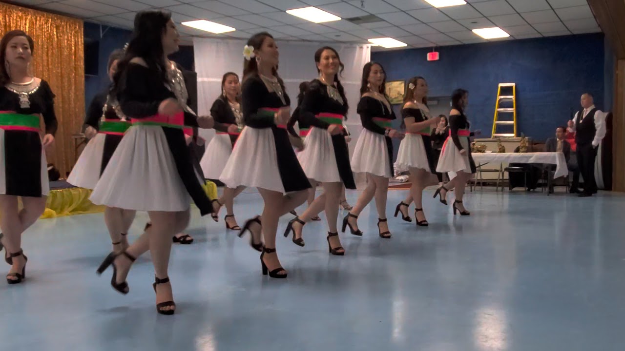 Niam tsev line dance at Phooj Ywg Cheese party
