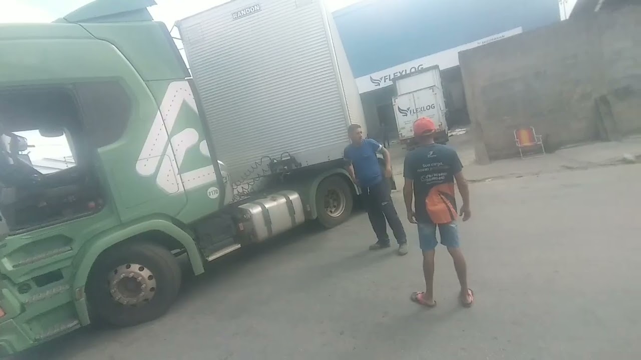 Manobra de carreta pra encostar na dorca