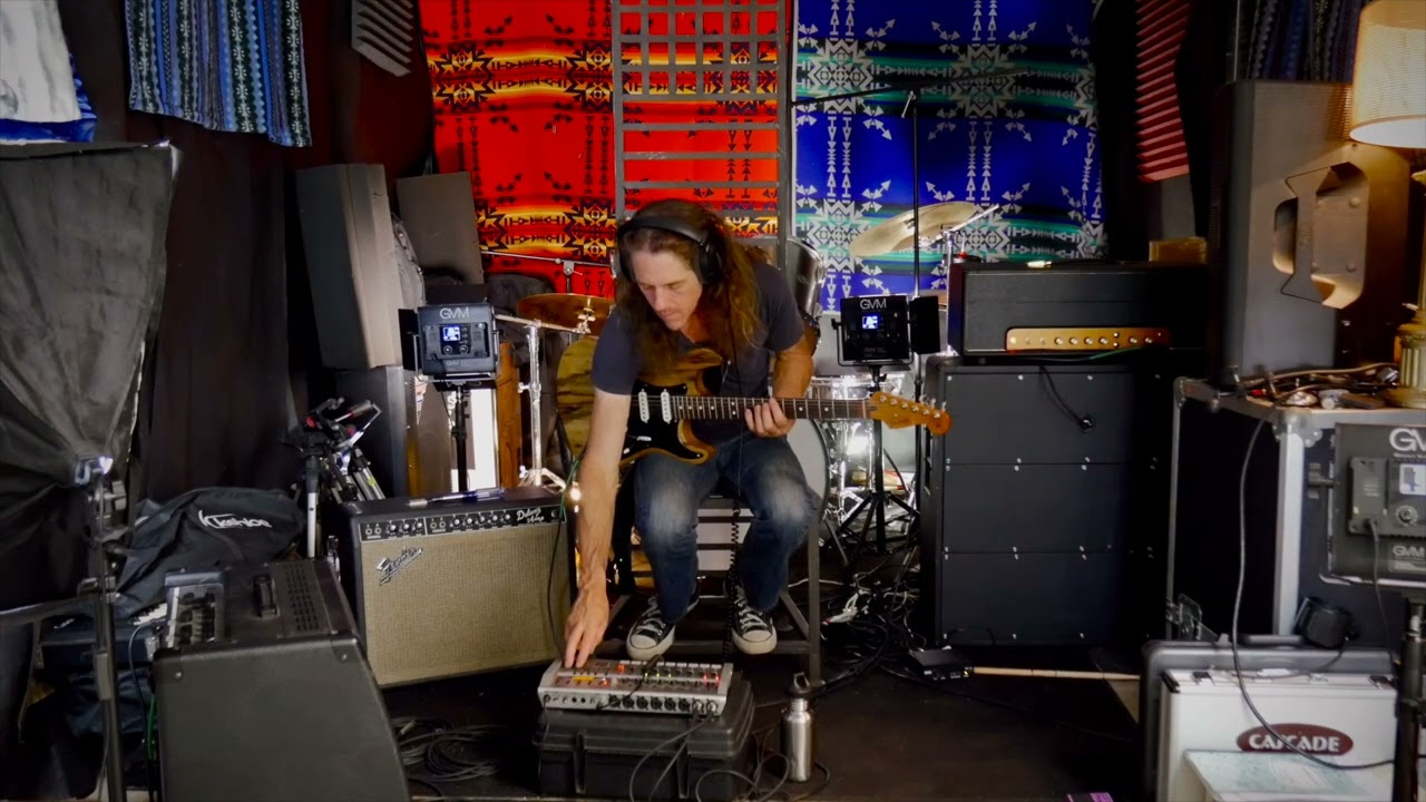 Zoom R24: Tracking Guitar with Two Mics