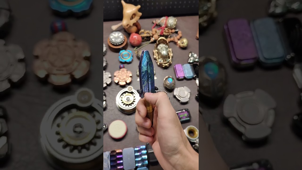 My EDC essentials for calming anxiety&mdash;what's in your bag? #fidgetspinner #edc #metal #top #jzedc