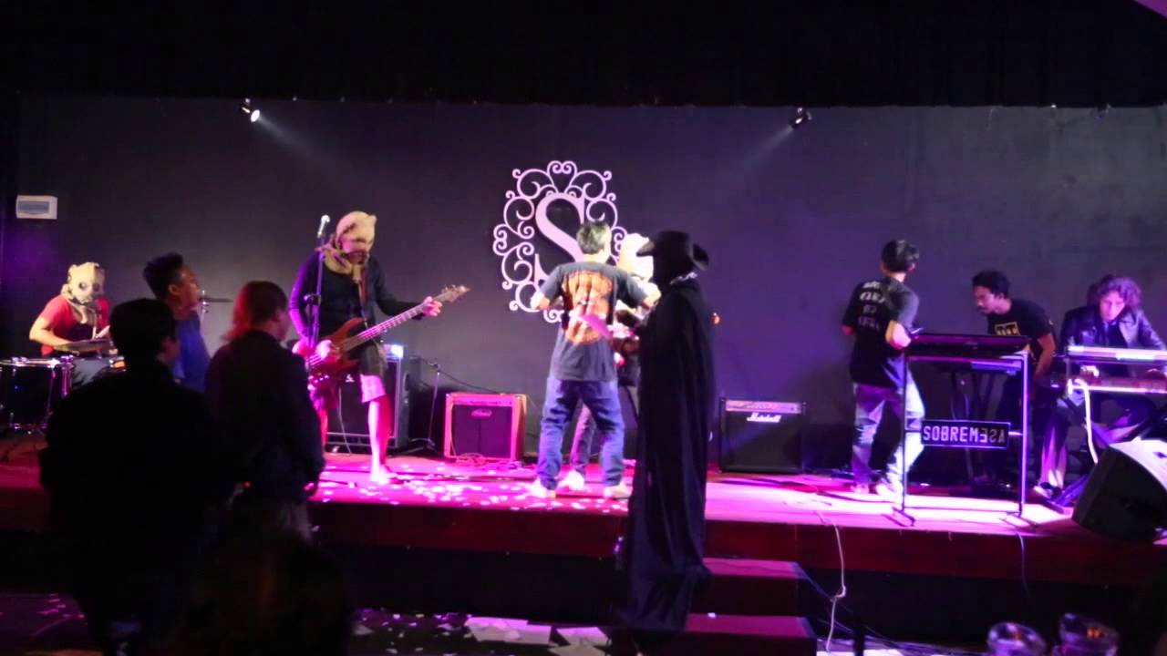 Beertubes live at Sobremessa Resto and Lounge, Bandung City