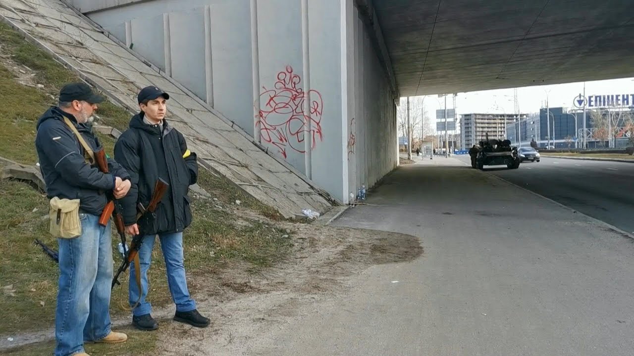 'No time to wait': volunteers take up arms to defend Kyiv | AFP