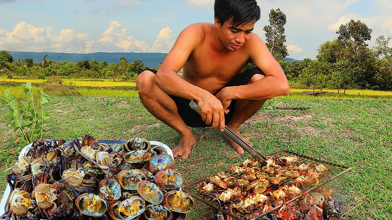 Cooking Land Crabs BBQ in Rice Field Small  Like Sea Crabs Eating with Spicy Sauce So Yummy