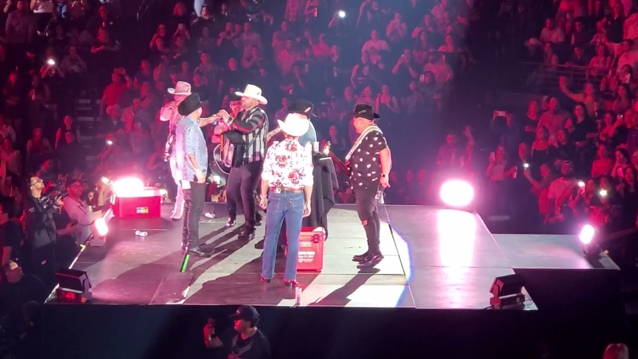 LA ULTIMA PEDA TOUR LAREDO TX 2024..GRUPO.FIRME