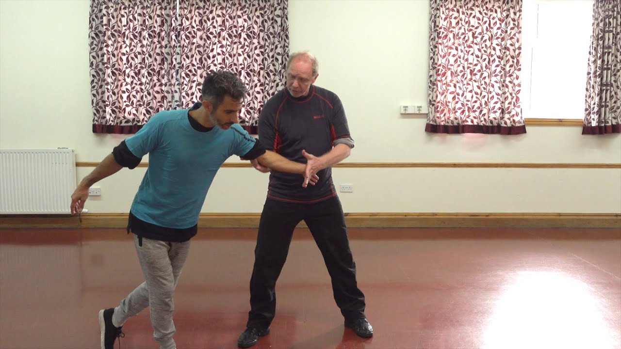 How to practise Tai Chi Techniques - The mechanics of Single Whip in the beginning