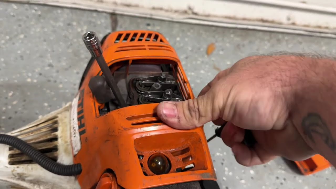 Valve adjustment and service on a STIHL FS 131R