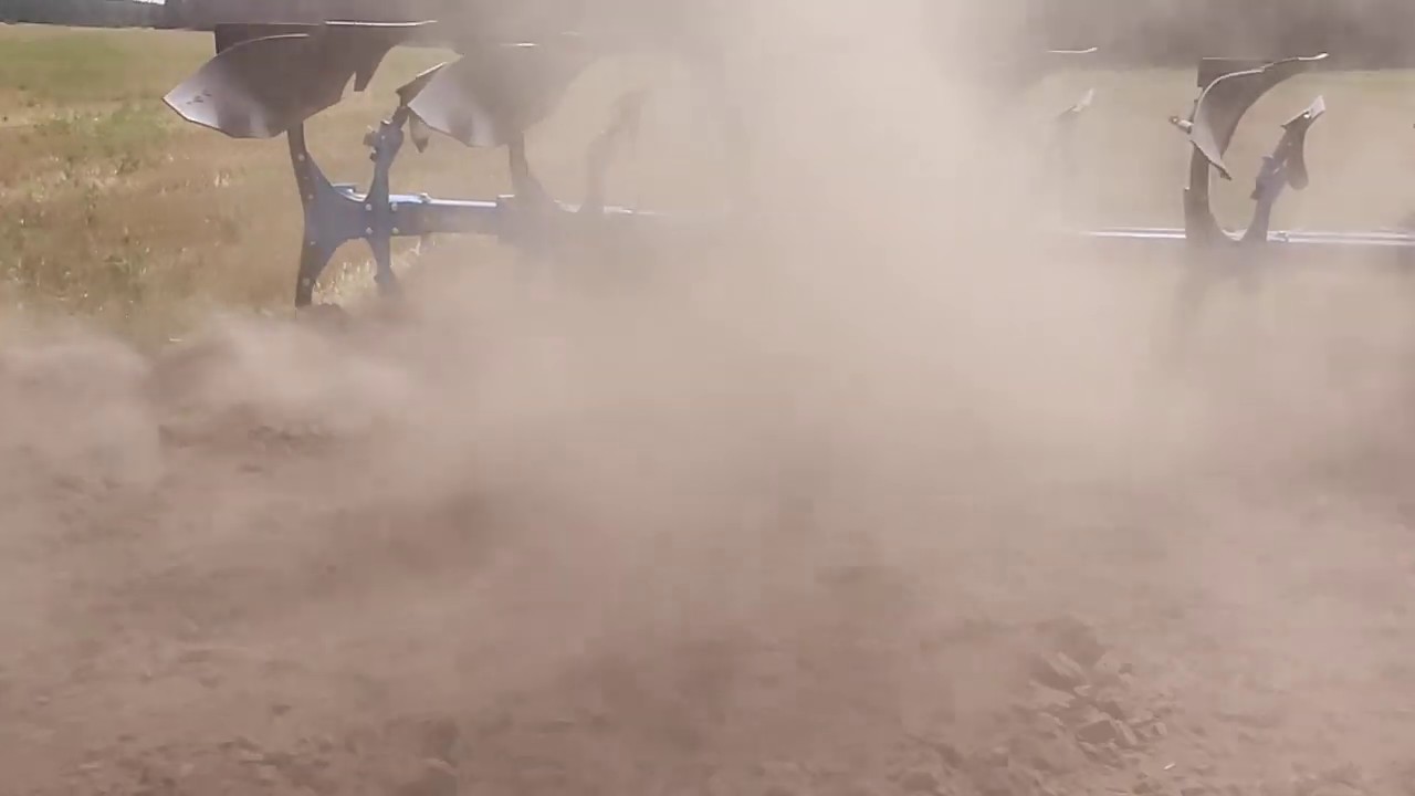 Плуг Rabe Super Albatros 5+1 с трактором New Holland T7060
