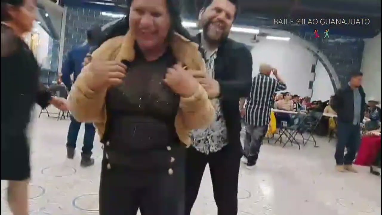 CUMBIA DE LOS 50 ELLA TAN BELLA 