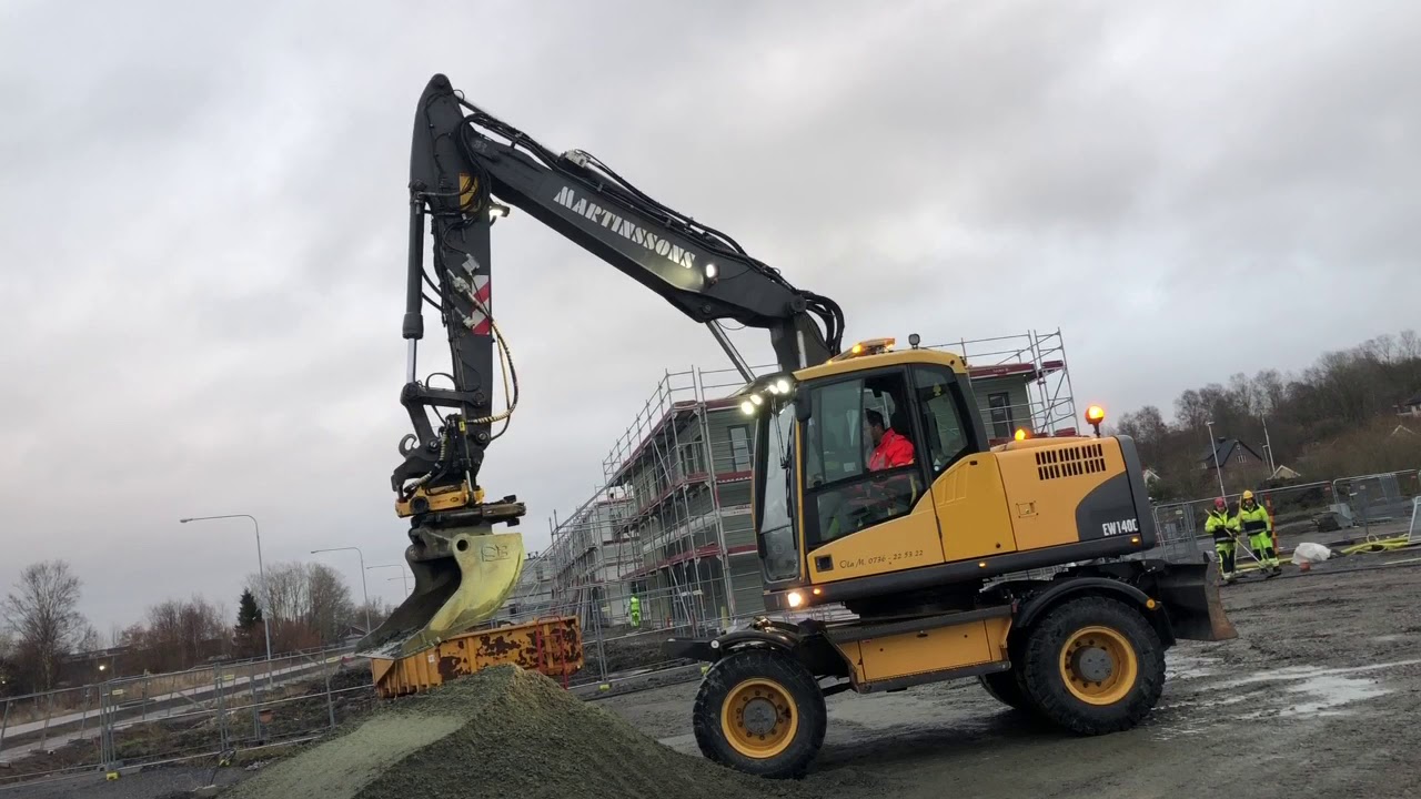 Köp hjulgrävare Volvo EW 140c -11inkl rotator & skopor på klaravik.se