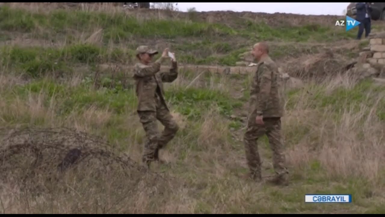 Prezident İlham Əliyev Xudafərin körpüsündə şanlı Azərbaycan bayrağını qaldırdı