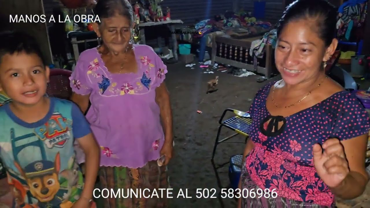 Chica esta muy triste por que le robaron la tortiadora que le enviaron. La abuelita está enferma. 