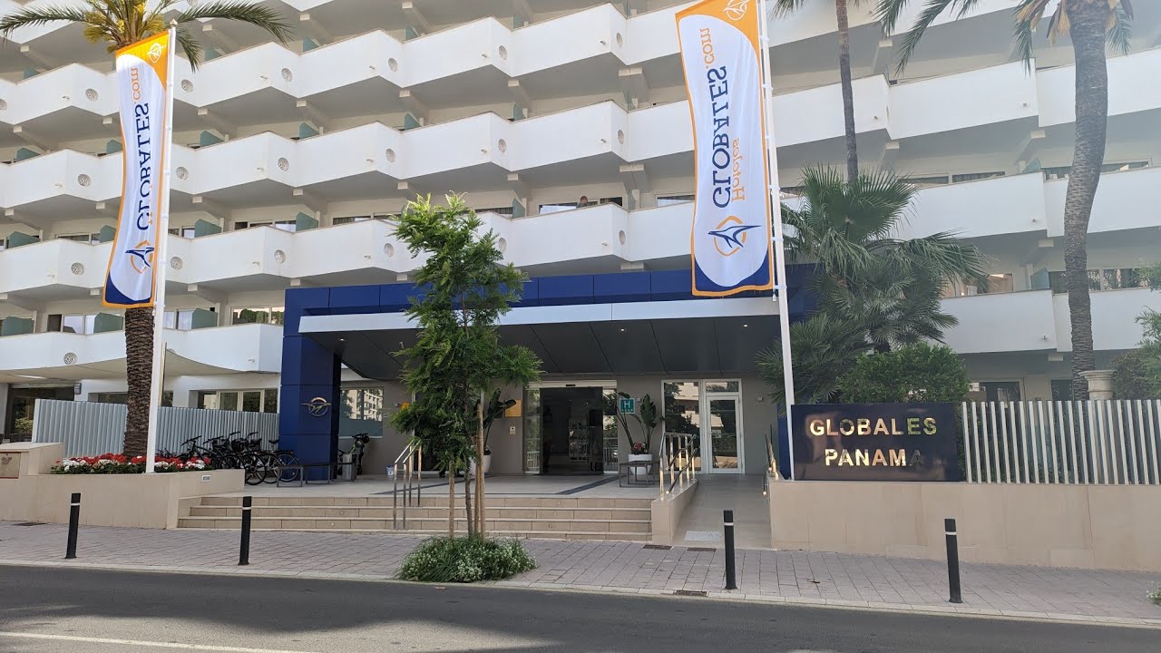 Hotel Globales Panama Palmanova Majorca, bar and entertainment area and restaurant. May 2023.