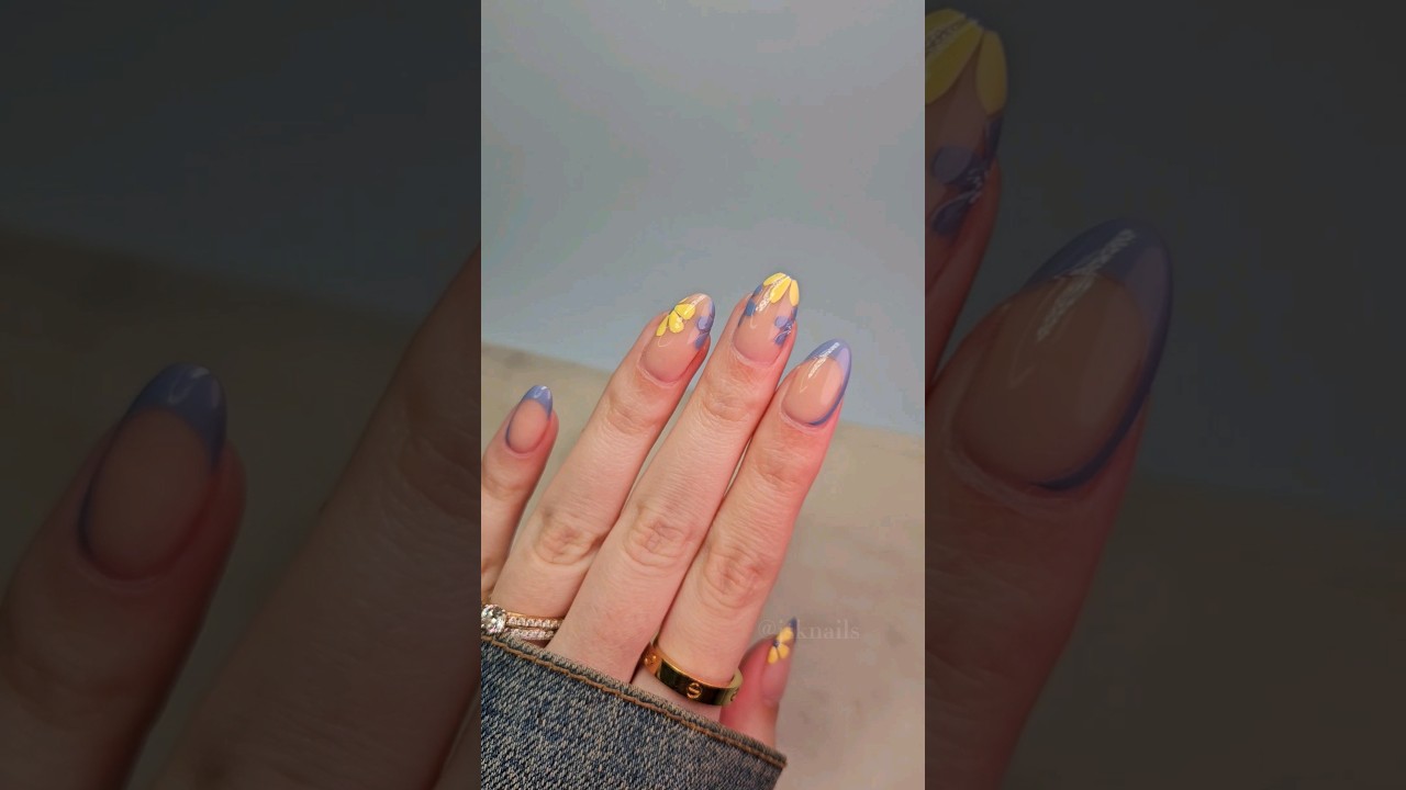 spring flower tutorial 🌼💙 #springnails #nailtutorial #flowernails #diynails #nailsathome