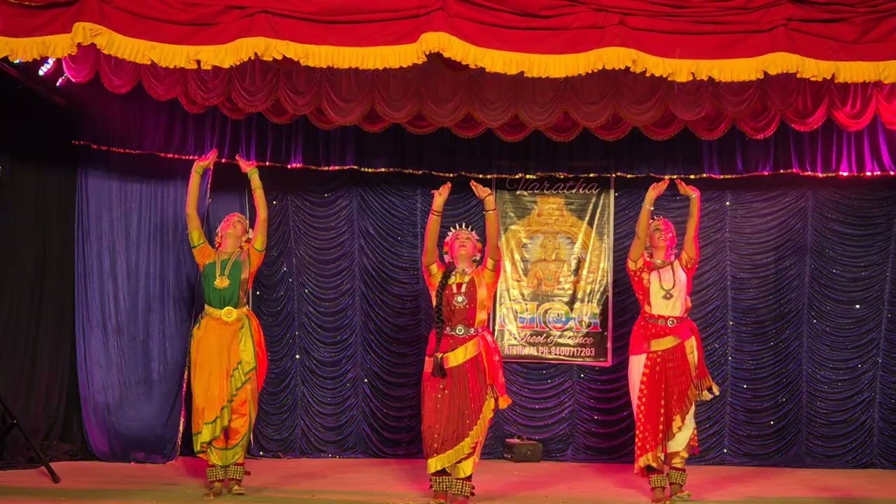 Rishika Krishna with Varadha School of Dance Team @ Ayyarumadam Temple Attingal