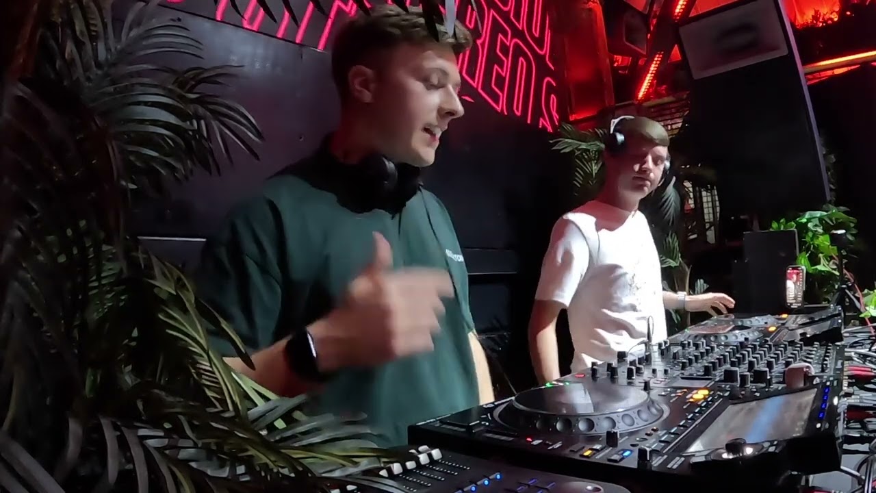 ESCAPE BELFAST // STEREO SESSIONS MIX
