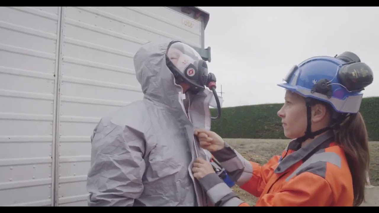 DuPont™ - Tychem® 6000 F Donning & Doffing