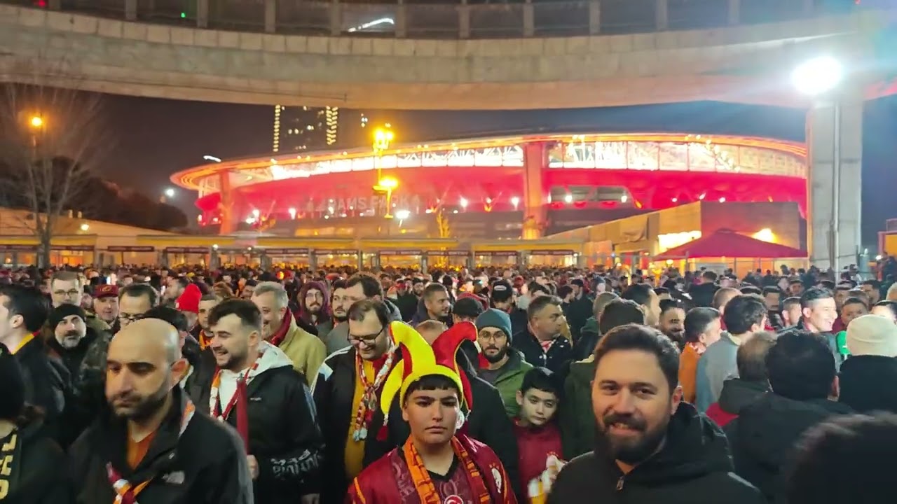 Galatasaray 1 Liverpool 0 maç sonra galatasaray taraftay staddan mutlu ayrıldı #galatasaray #