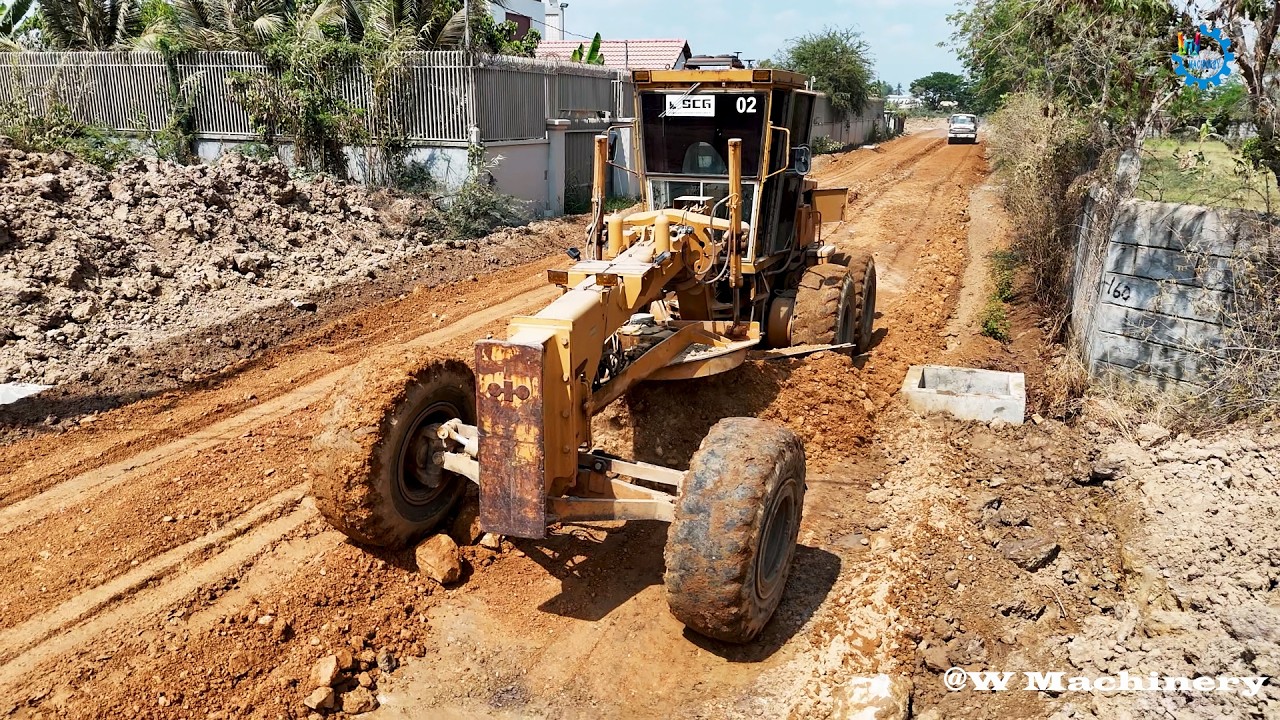 Perfect Mixing Action Komatsu Grader Leveling Foundation Village Roads Trimming Skills Operator