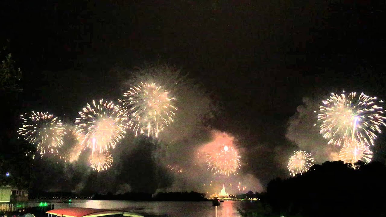 Disney Magic Kingdom New Years Eve Fireworks   Grand Finale