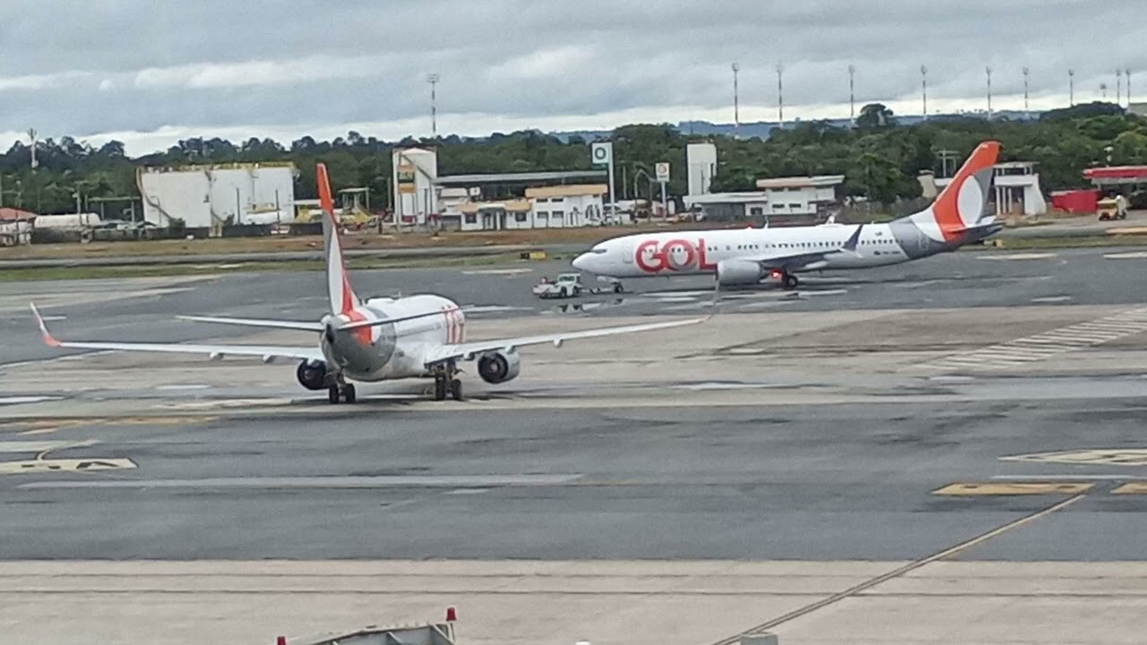 Movimentação da GOL linhas aéreas no pátio do Aeroporto Internacional de Brasília-DF.