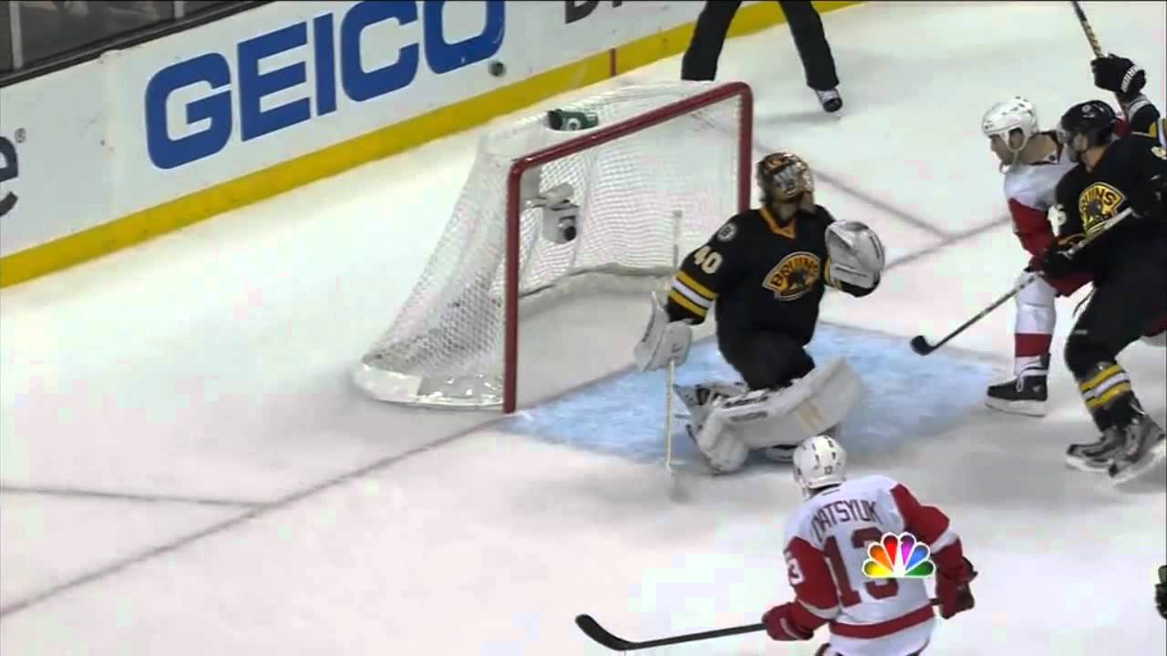 Pavel Datsyuk playing tough vs Zdeno Chara [HD]