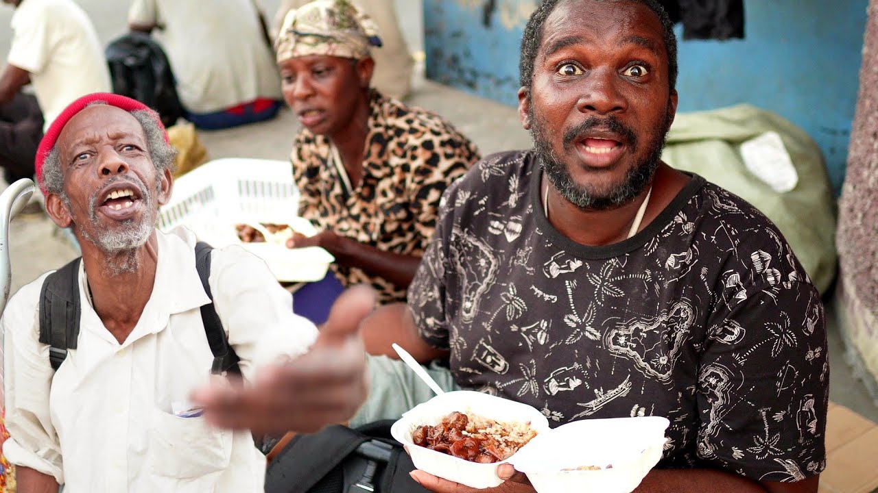 DELICIOUS FOOD!! THIS HAPPENED IN DOWNTOWN KINGSTON JAMAICA!!! (MUST WATCH)