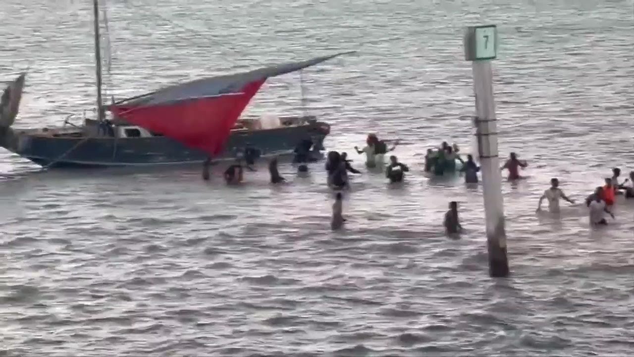 114 Haitian migrants arrive on rickety boat in Florida Keys
