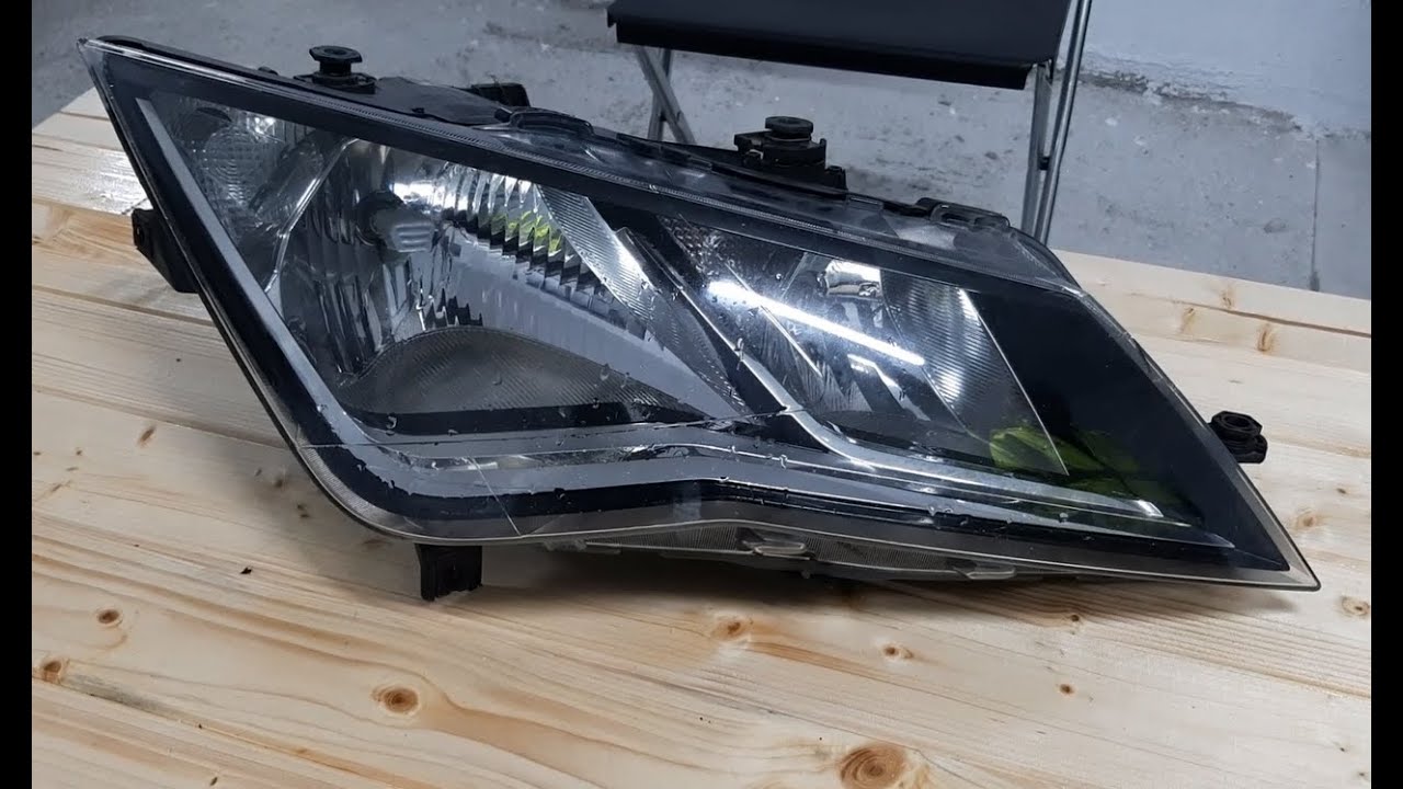 DIY How to replace all headlight bulbs Seat Leon 5F MK3