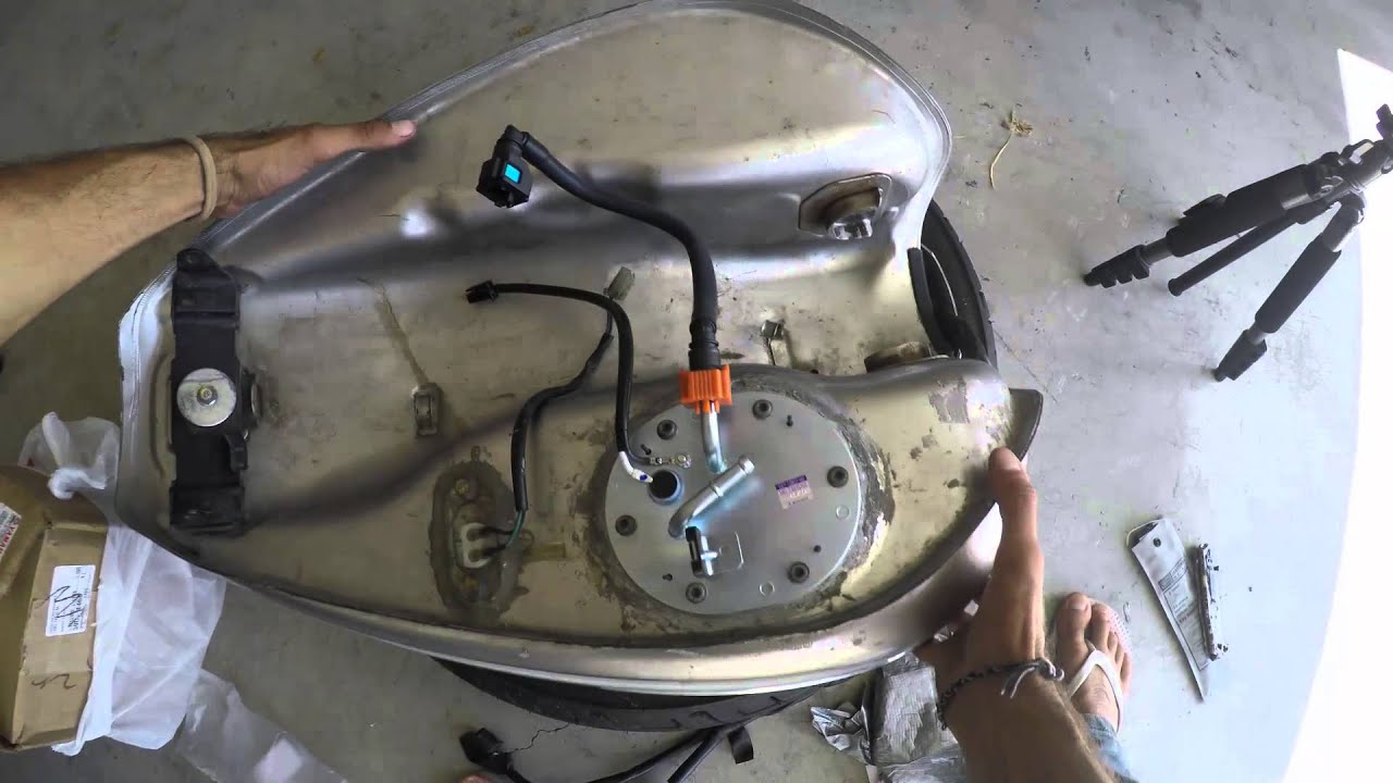 Como Instalar Bomba de Gasolina Midnight Star (How to install Fuel Pump V Star 950) Part 1
