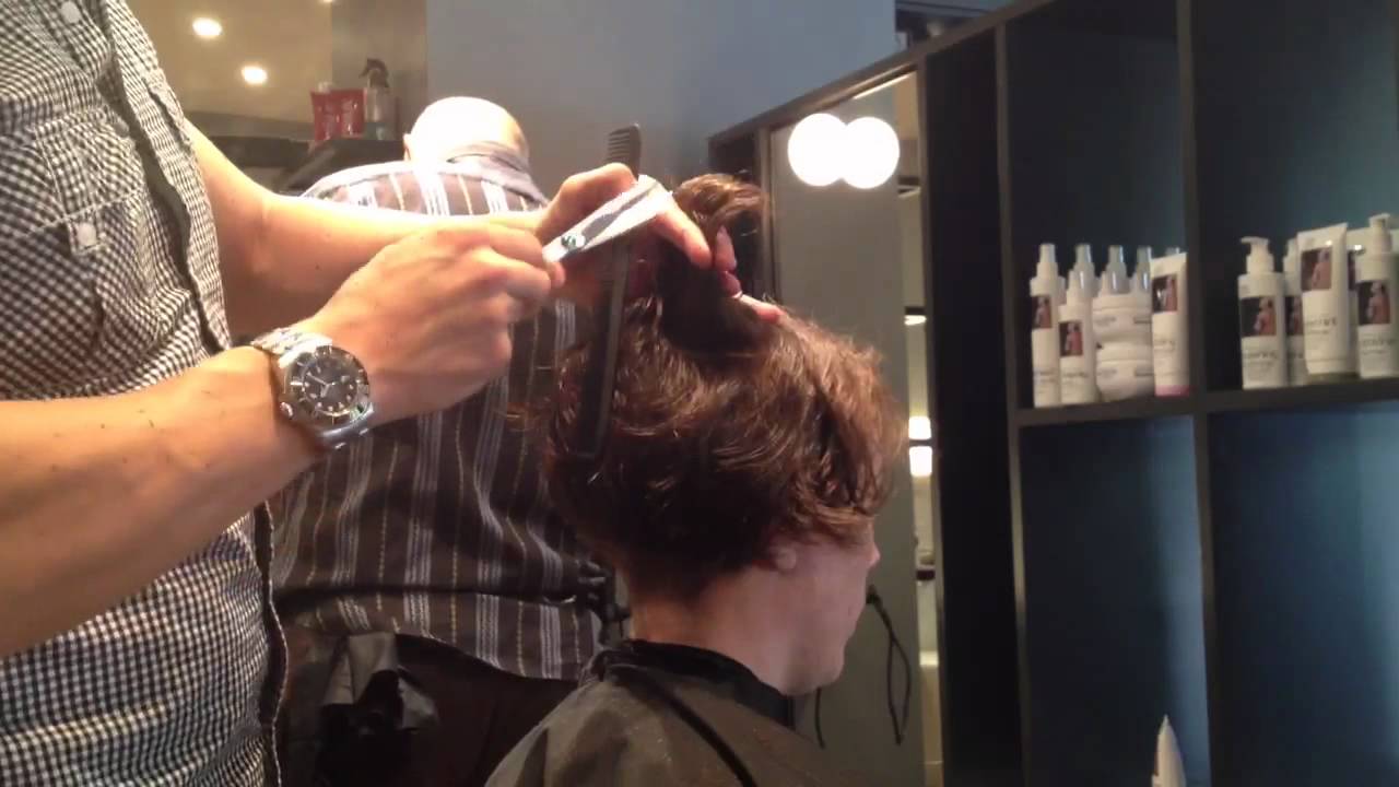 Adam Ciaccia - Creating a ledge on curly hair. Part 4