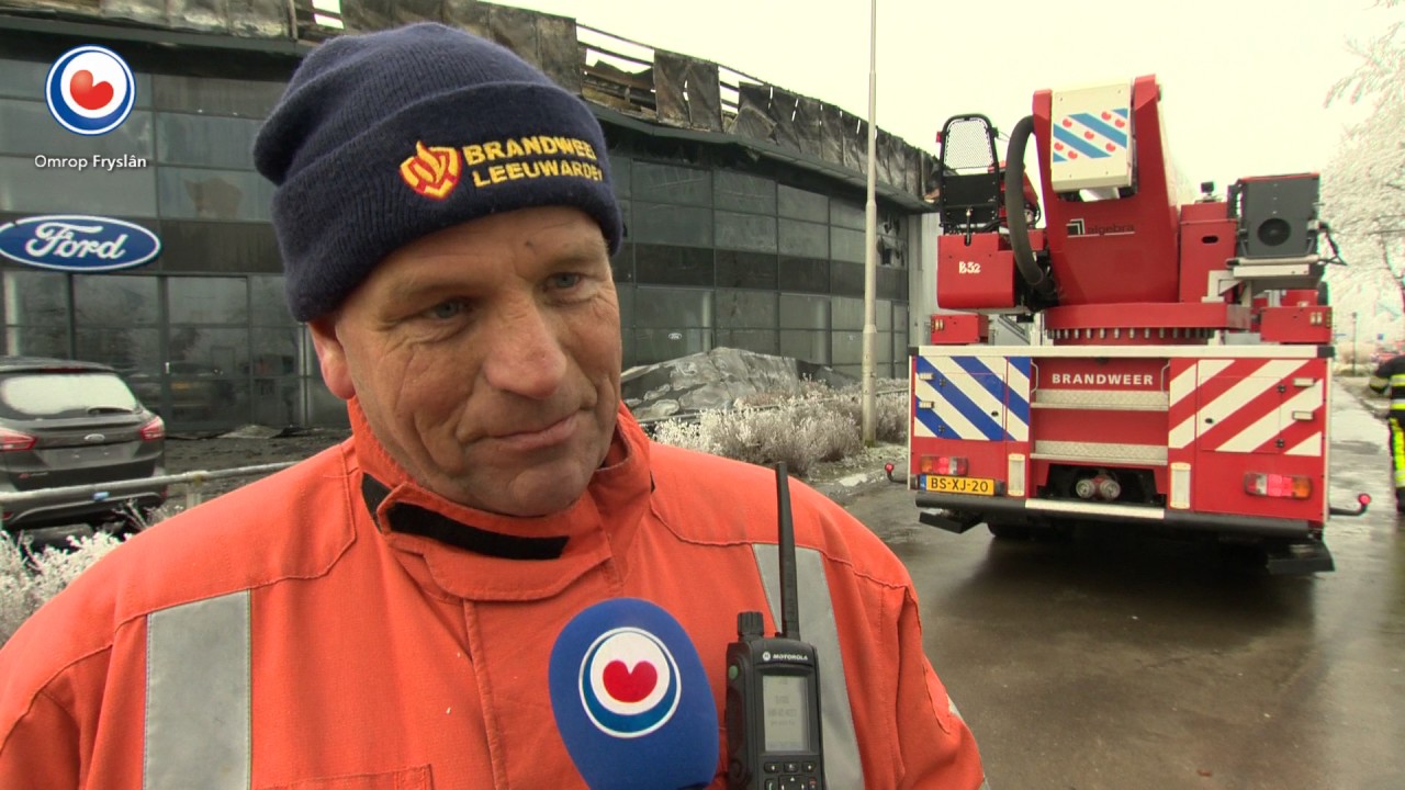 Grote brand bij garagebedrijf Leeuwarden
