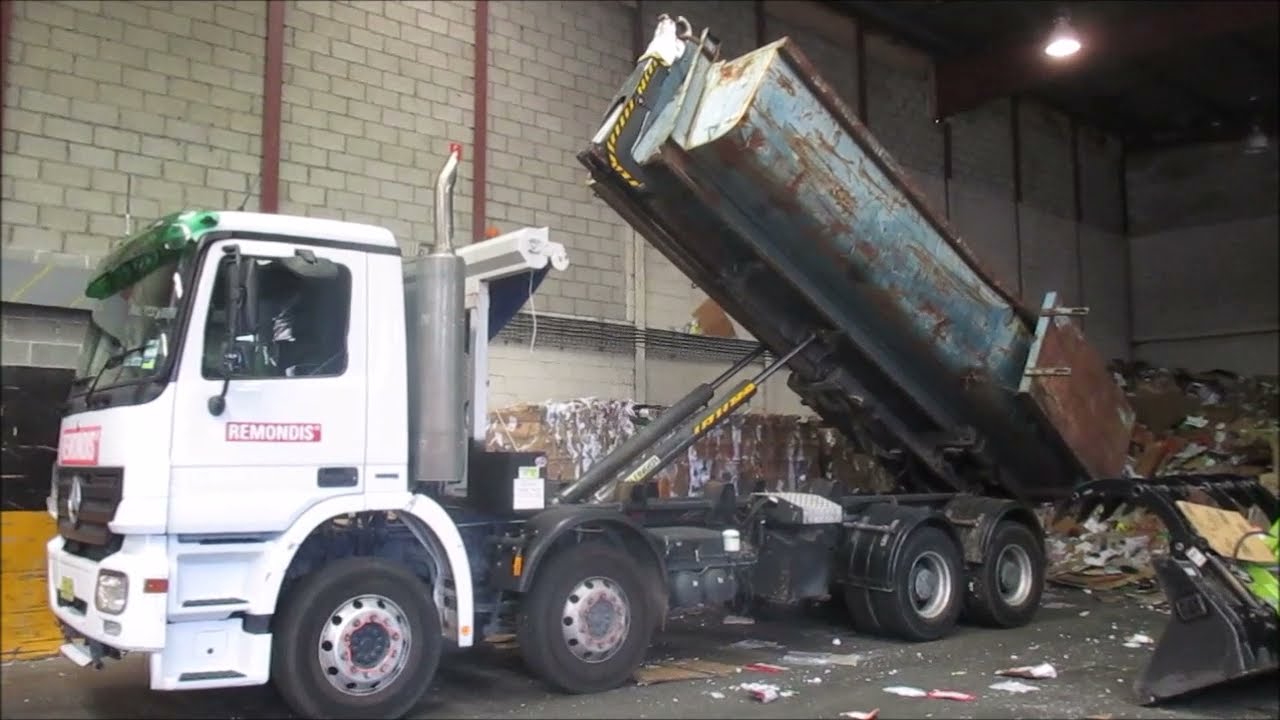 Remondis Merc / Hooklift Unloading @ Cozens