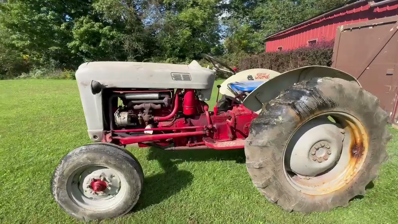 Ford 800 Tractor being offered at an online auction.  Vist www.MileyRealty.com