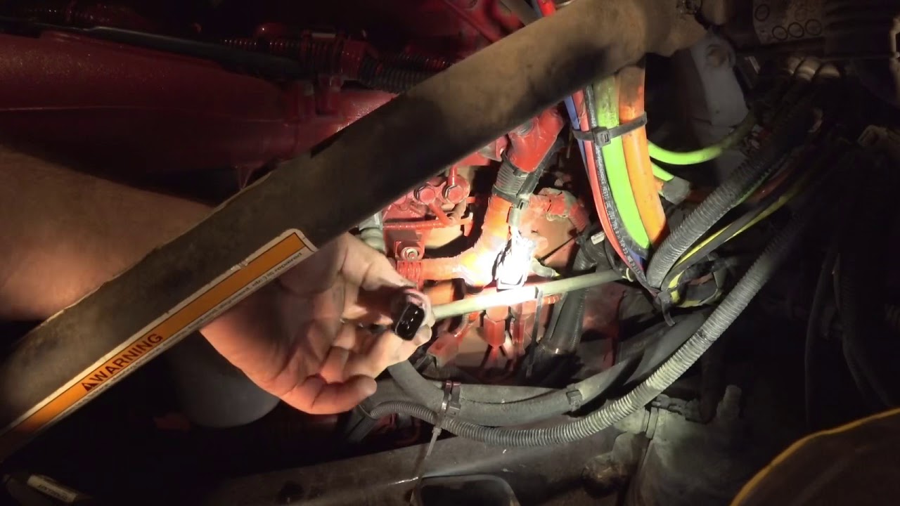 September 27, 2019/214 Replacing oil pressure sensor in Cummins ISX15 engine