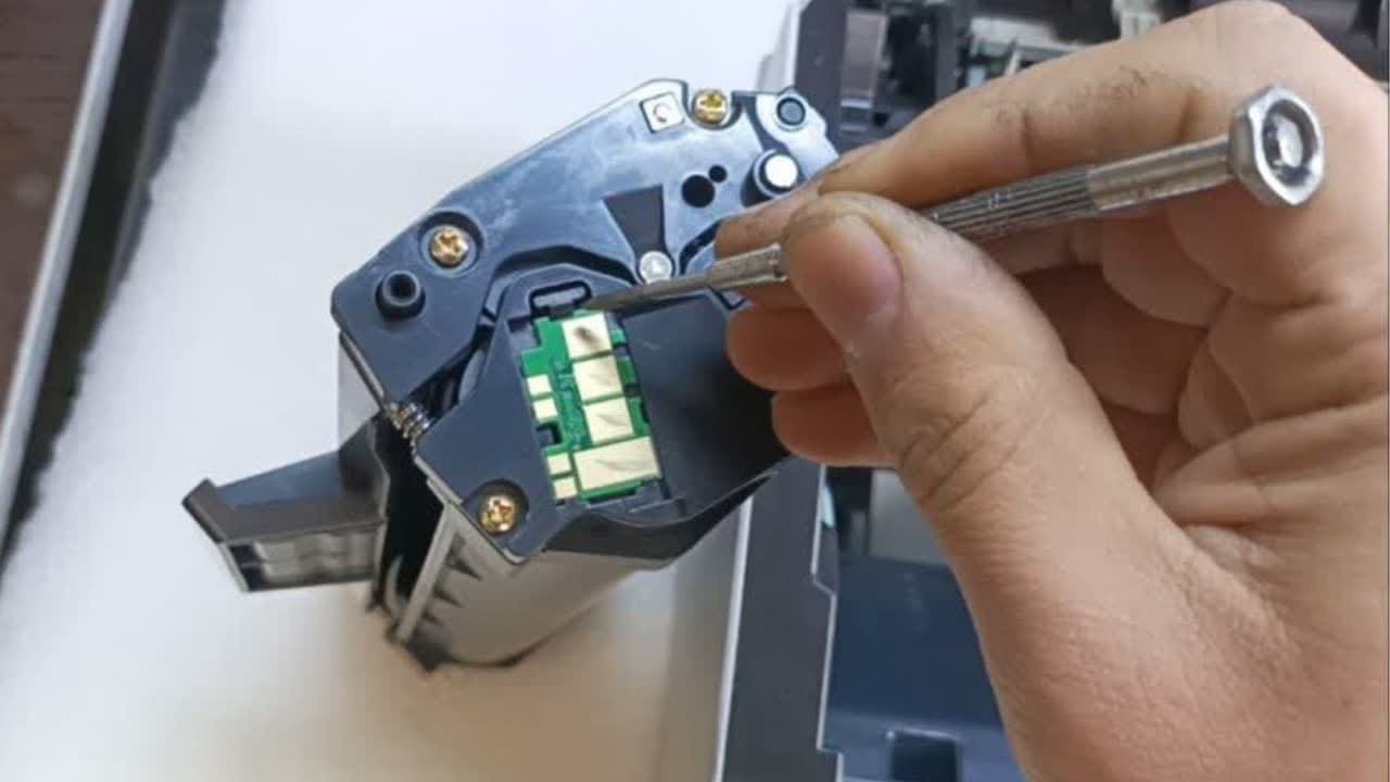 How to Change the Chip in Samsung Toner Cartridge Model  Xpress M2020