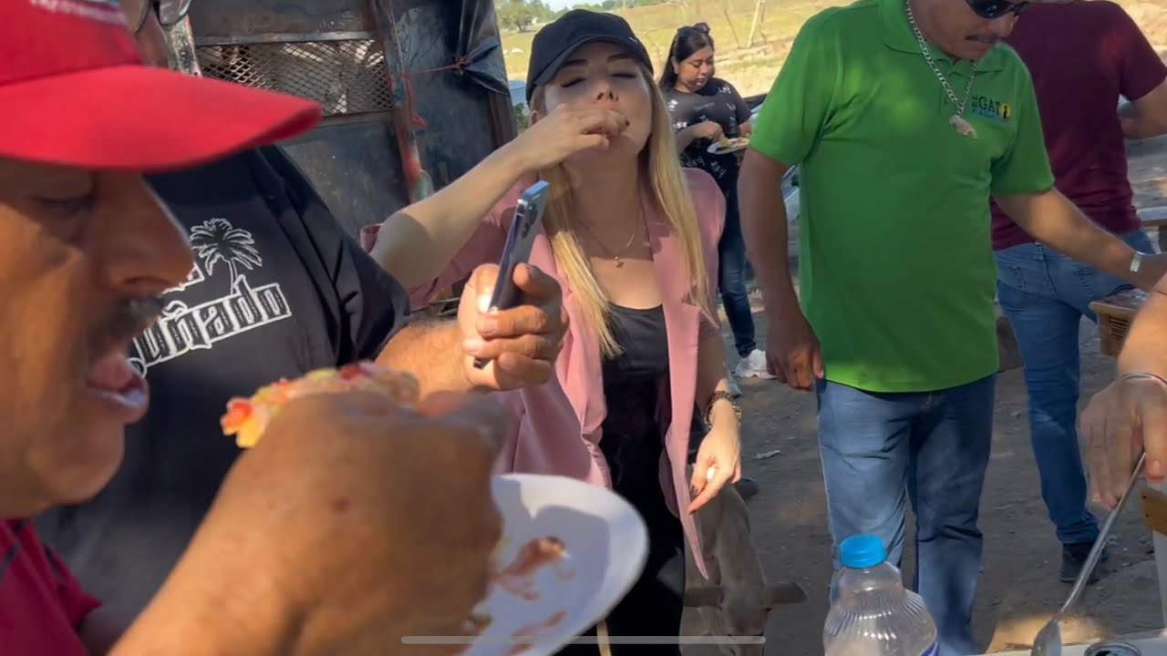 Silvia Mendivil y pequeño norte nos visita en el árbol de la felicidad a deleitar unos ricos marisco