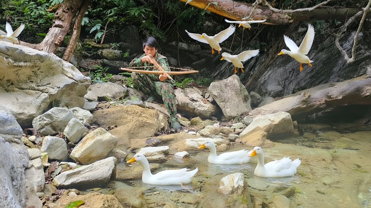 Gathering materials to build a pigsty - Hunting wild ducks with a crossbow, wilderness survival