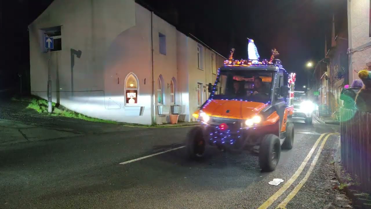 ***Caution flashing lights*** Christmas tractor run through Talsarnau 2024