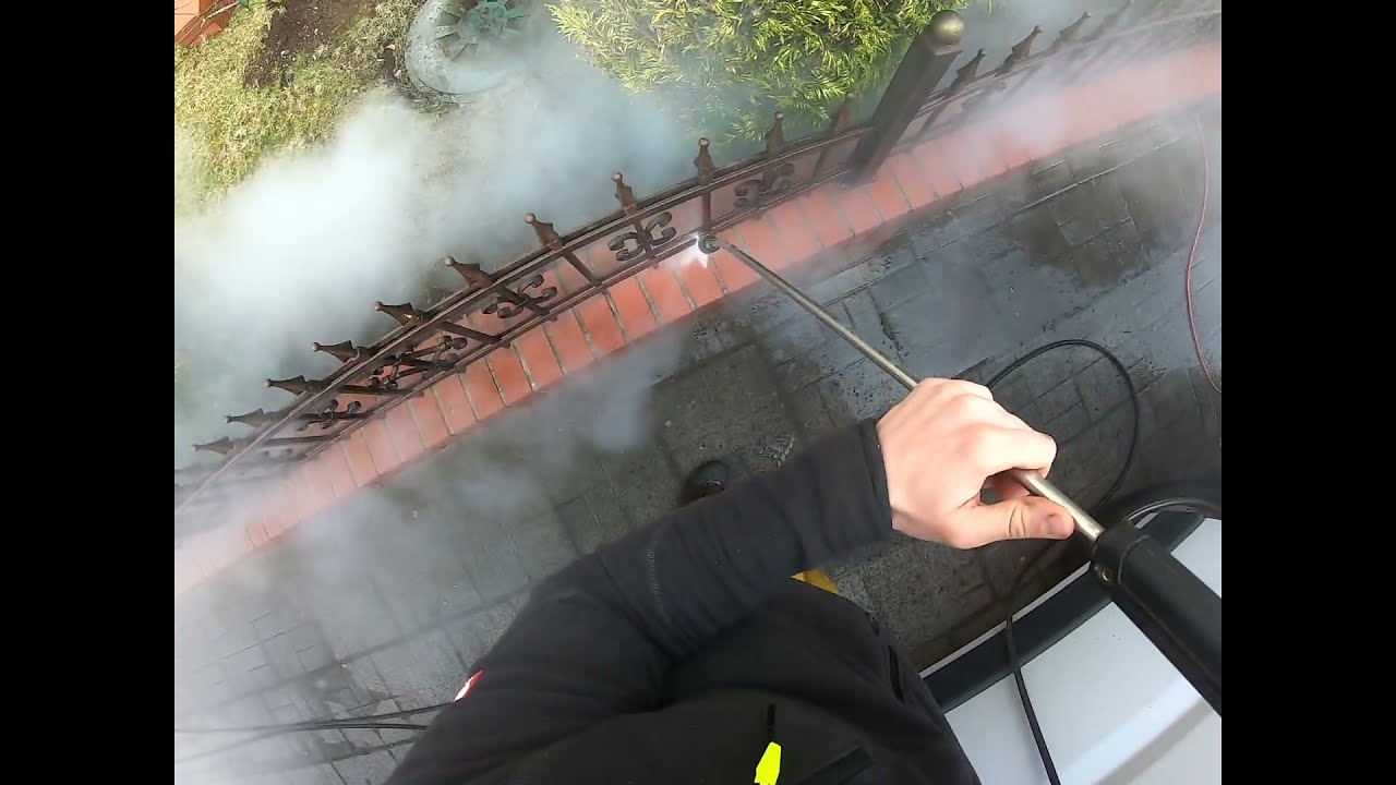 Ceglany mur obmywany gorącą wodą | HYDRO BLAST | Świnoujście | Poland