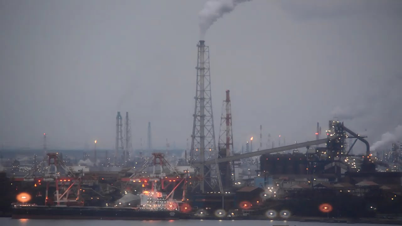 千葉市きぼーる最上階から鉄塔や煙突などの航空障害灯が見える夕方の眺望