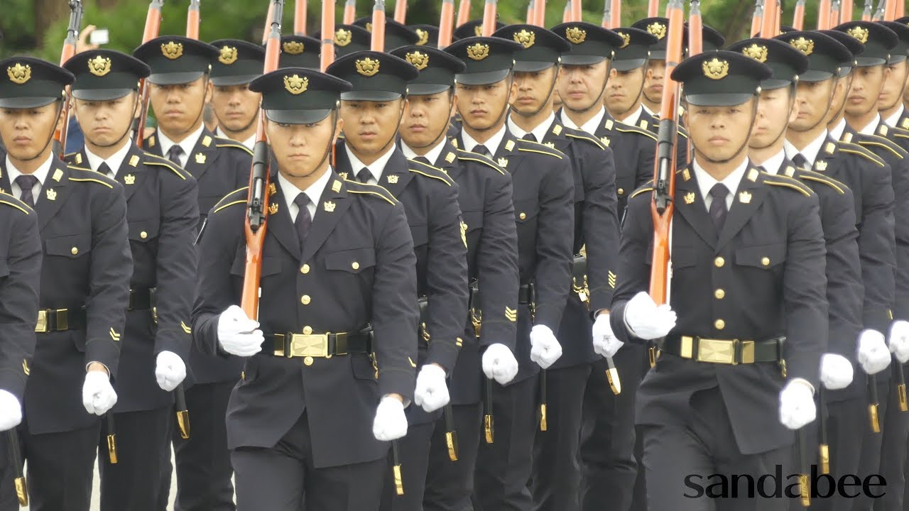 一糸乱れぬ陸上自衛隊特別儀仗隊の行進祝賀御列の儀リハーサル