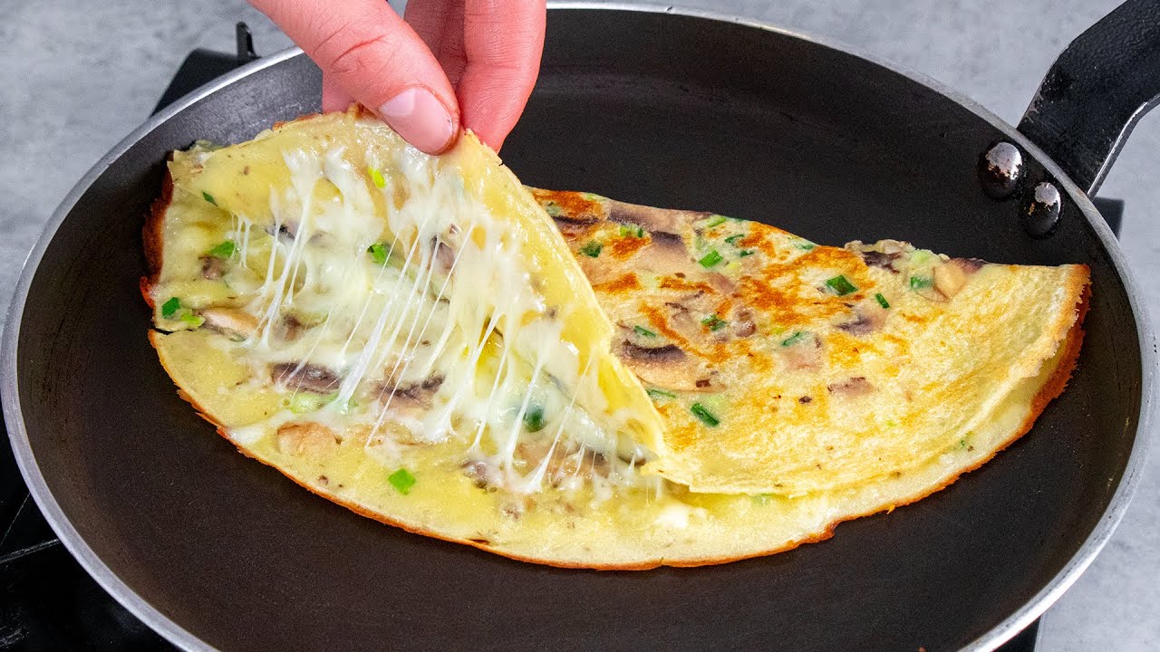 Petit-déjeuner original avec des crêpes aux champignons et au fromage !