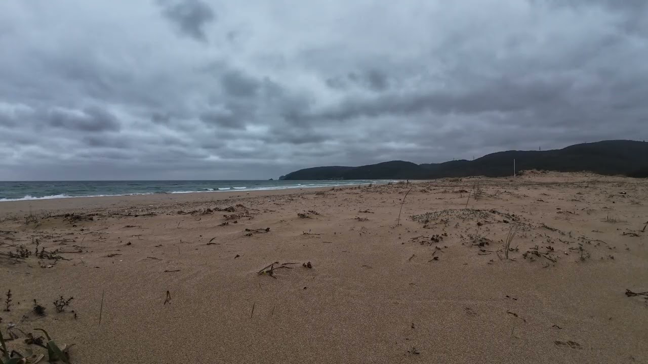 Relaxing Sea Video in 4K | Ocean Waves, Cloudy Beach & Light Rain
